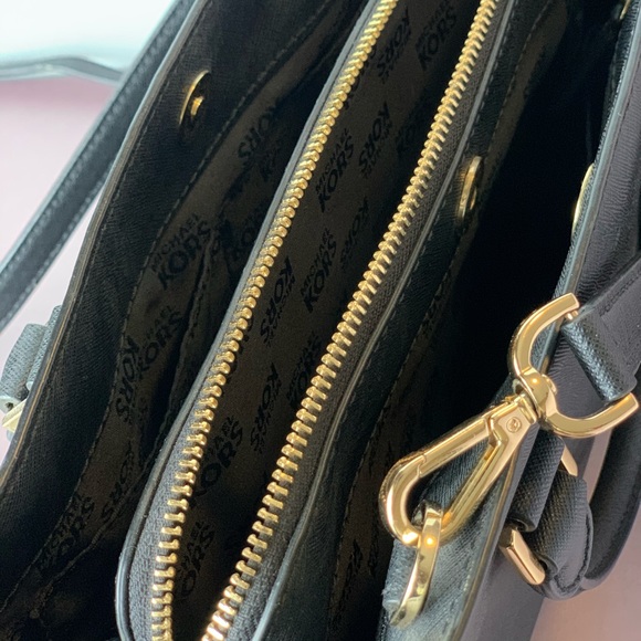 Michael Kors Purse - Picture 5 of 5